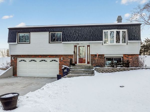 1580 College Lane S, Wheaton, IL 60189