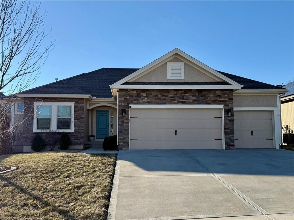 9032 N Askew Avenue, Kansas City, MO 64156 Main Photo