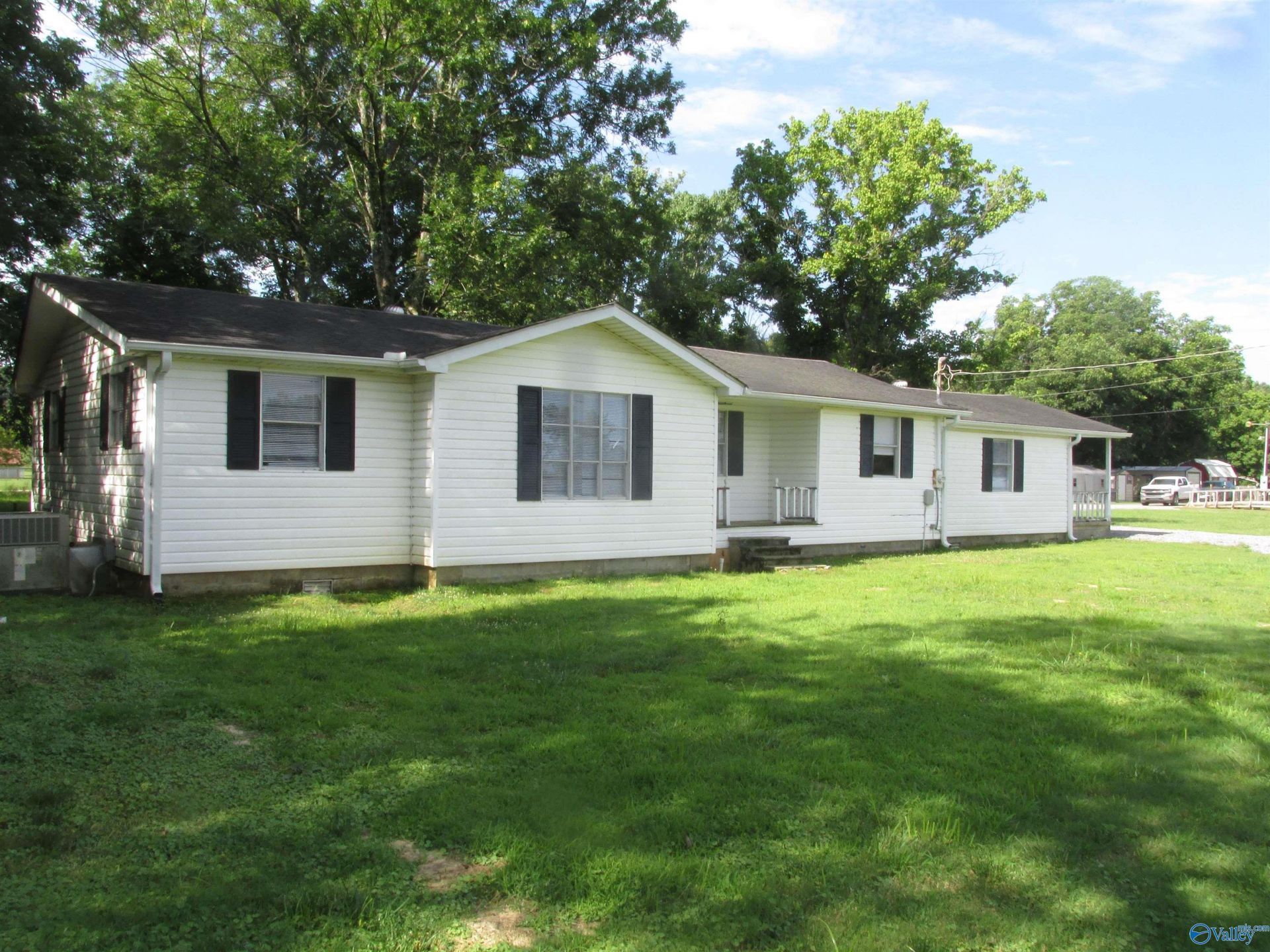 1452 Cave Spring Road Owens Cross Roads, AL 35763