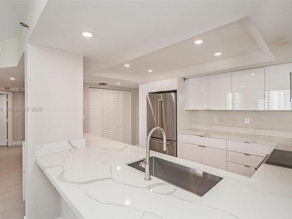 520 Brickell Key Dr, Unit A1010, Miami, FL 33131
