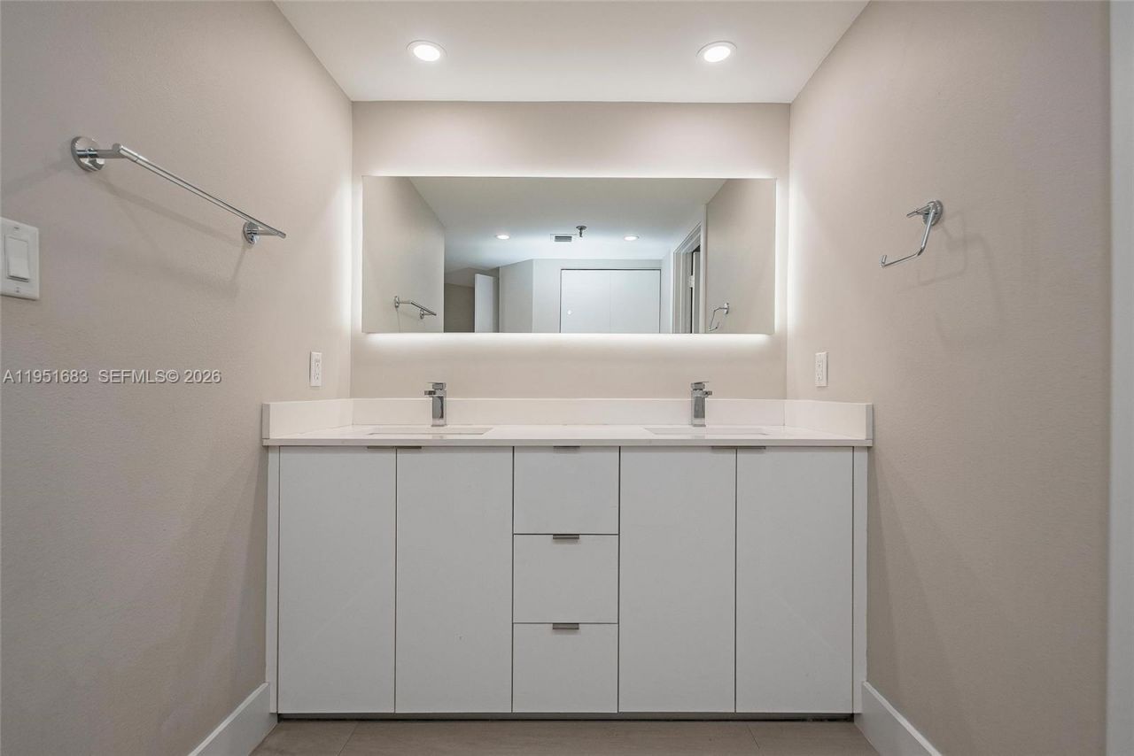 520 Brickell Key Dr, Unit A1010, Miami, FL 33131 Photo