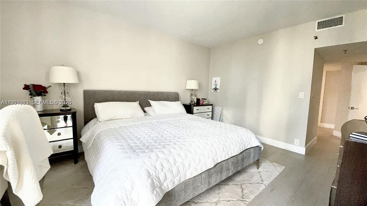 520 Brickell Key Dr, Unit A1010, Miami, FL 33131 Photo