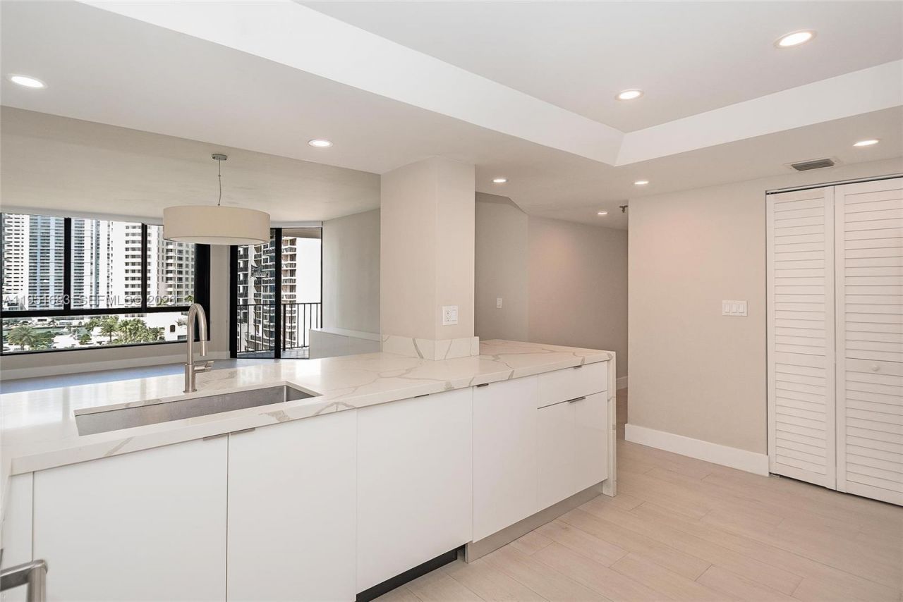 520 Brickell Key Dr, Unit A1010, Miami, FL 33131 Photo