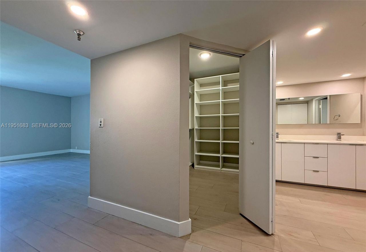 520 Brickell Key Dr, Unit A1010, Miami, FL 33131 Photo