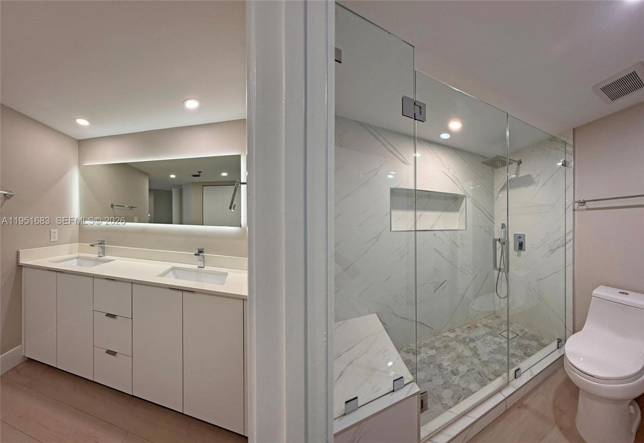 520 Brickell Key Dr, Unit A1010, Miami, FL 33131 Photo