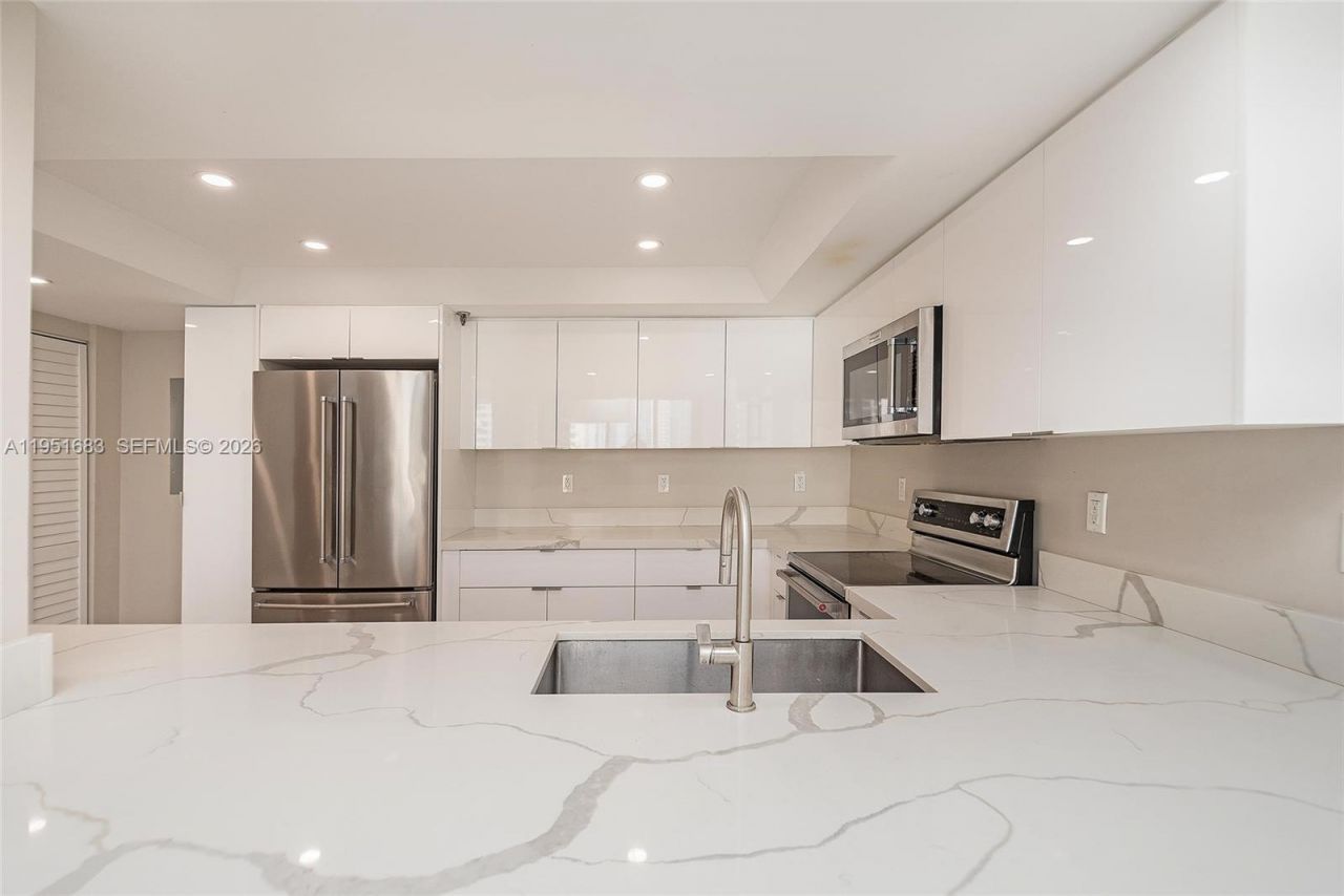 520 Brickell Key Dr, Unit A1010, Miami, FL 33131 Photo