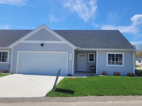 4294 Highpoint Drive, Unit 103, Wayland, MI 49348