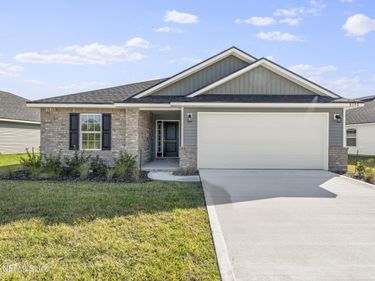 8381 HELMSLEY Boulevard, Jacksonville, FL 32219