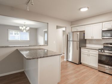 6418 Knoll Street N, Golden Valley, MN 55427