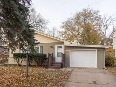 6418 Knoll Street N, Golden Valley, MN 55427