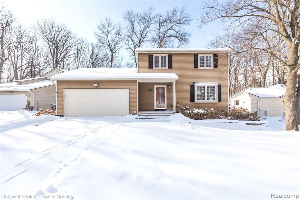 1010 Oak Ridge Circle, Brighton, MI 48116 Main Photo