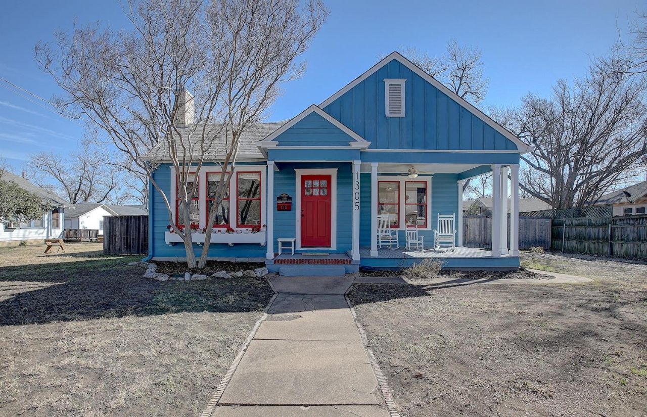 1305 S Elm St, Georgetown, TX 78626 Main Photo