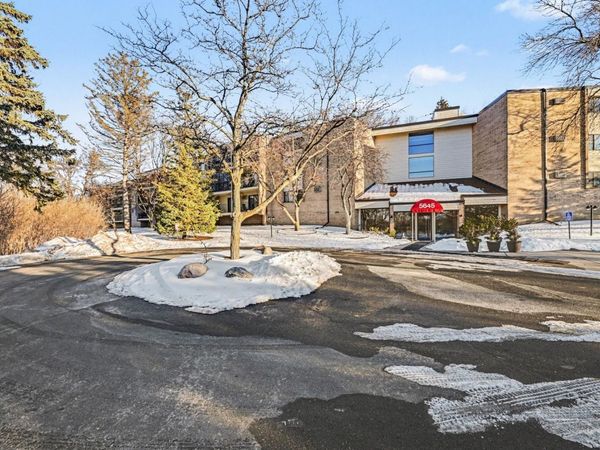5645 Green Circle Drive, Unit 315, Minnetonka, MN 55343