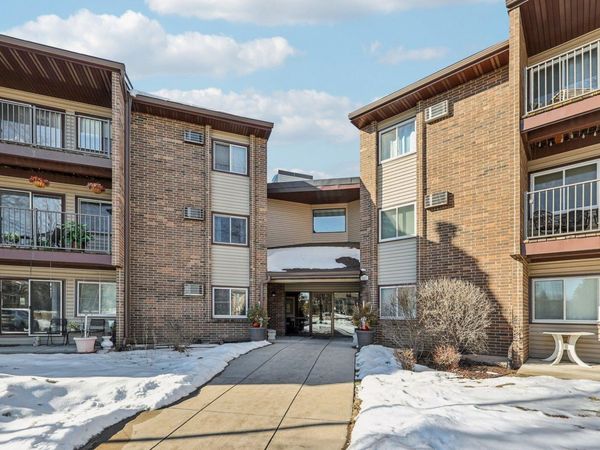 3425 Golfview Drive, Unit 216, Eagan, MN 55123