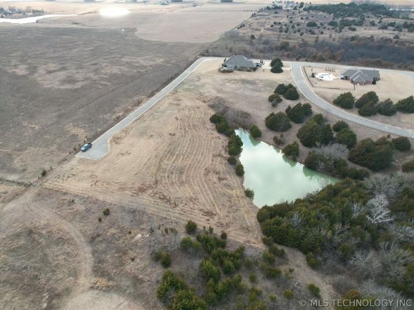 E Country Club Drive , Cushing, OK 74023