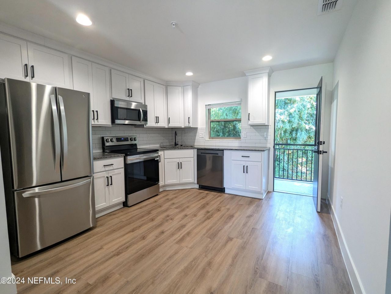 1900 Danese Court, Jacksonville, FL 32207 Main Photo