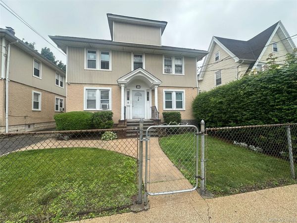 14 Van Cott Avenue , Unit 4, Hempstead, NY 11550