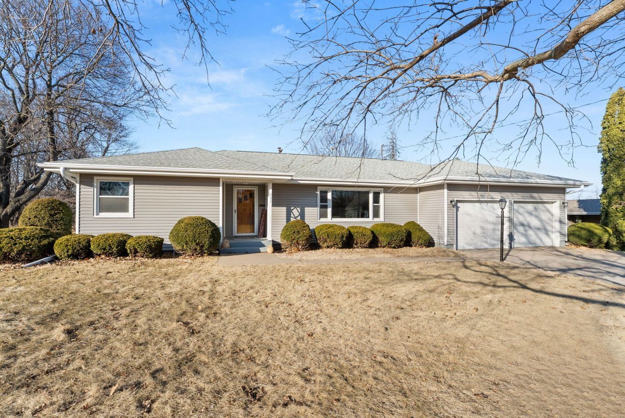 897 Leroy St, Muscatine, IA 52761 Main Photo