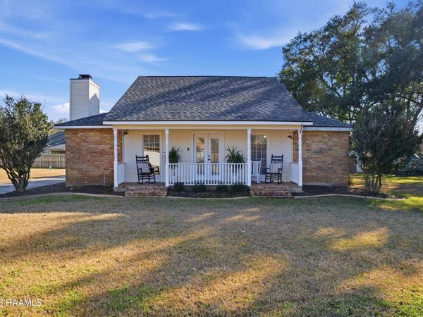 106 Twin Lakes Drive, Youngsville, LA 70592