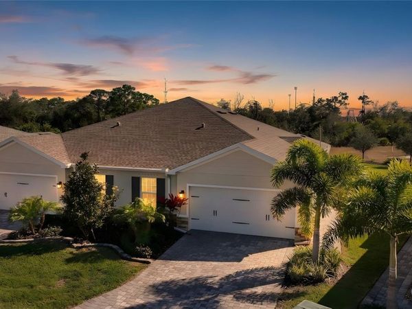 1988 W PALMS DRIVE, PORT CHARLOTTE, FL 33953