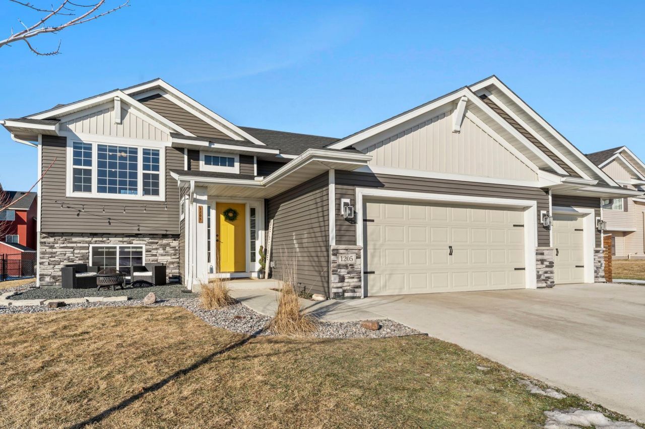 1205 Tikalsky Street Se, New Prague, MN 56071 Main Photo