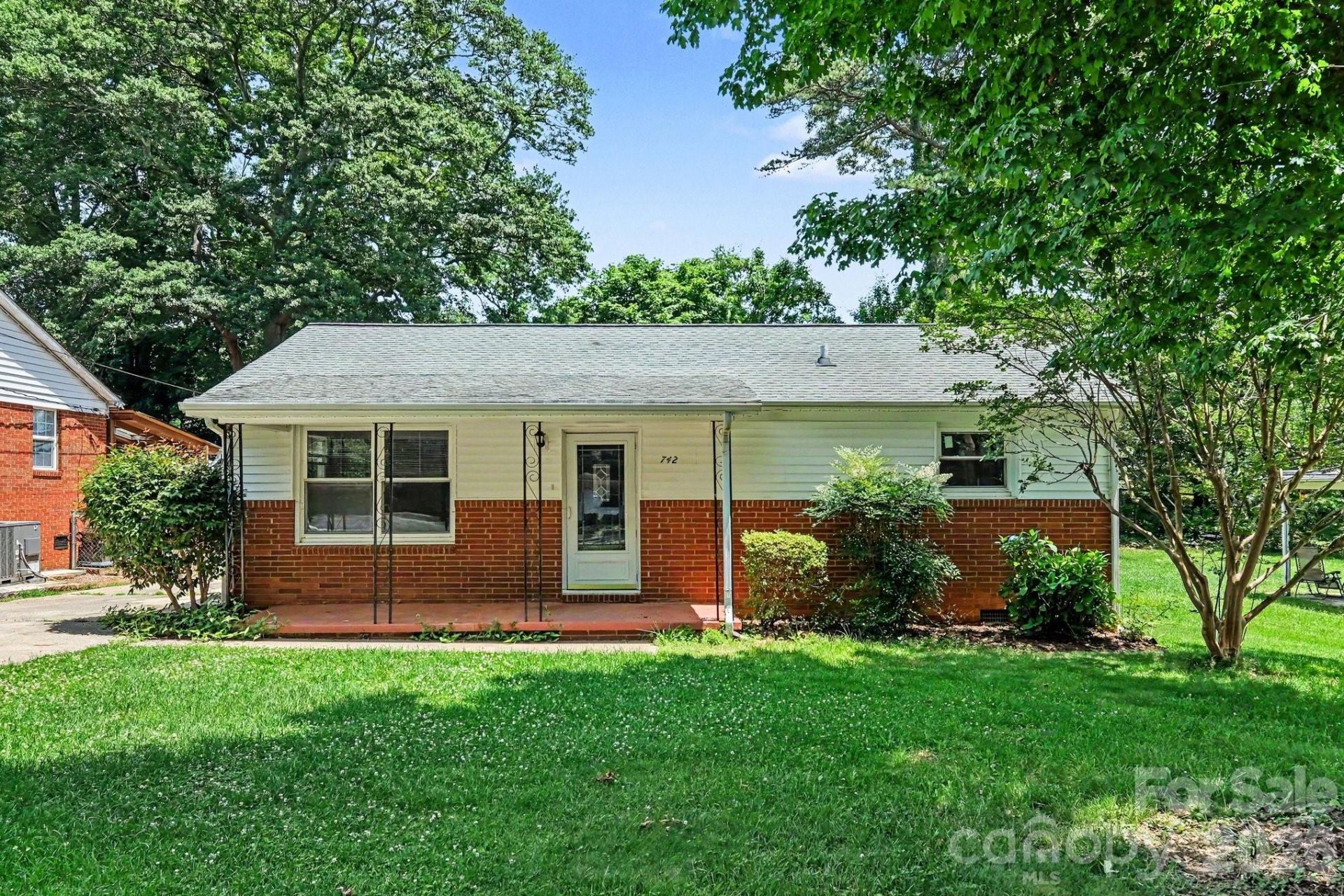 742 N Mulberry Street, Statesville, NC 28677 Main Photo