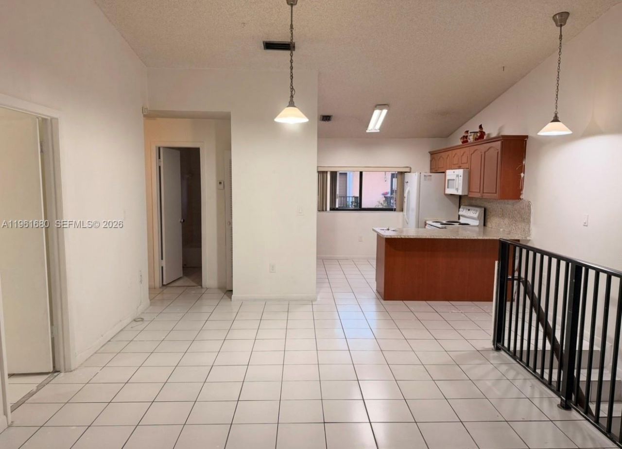 7880 W 29th Way, Unit 201, Hialeah, FL 33018 Photo