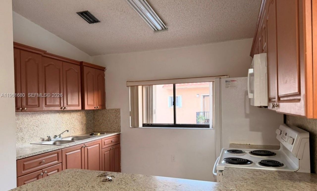 7880 W 29th Way, Unit 201, Hialeah, FL 33018 Photo