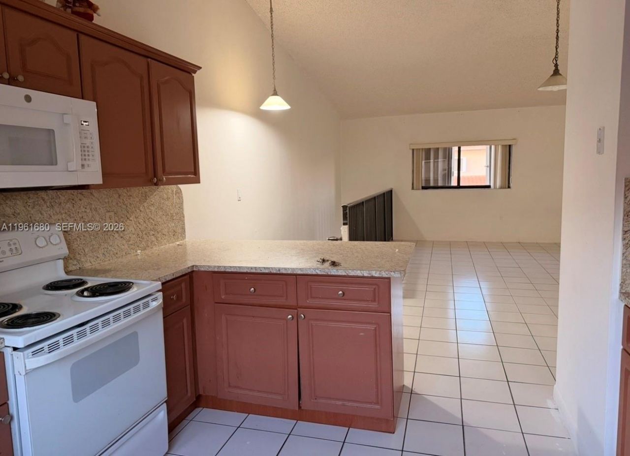 7880 W 29th Way, Unit 201, Hialeah, FL 33018 Photo