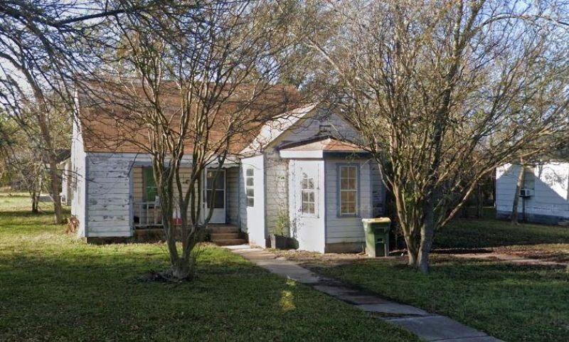 110 E Angeline Street, Groesbeck, TX 76642 Main Photo