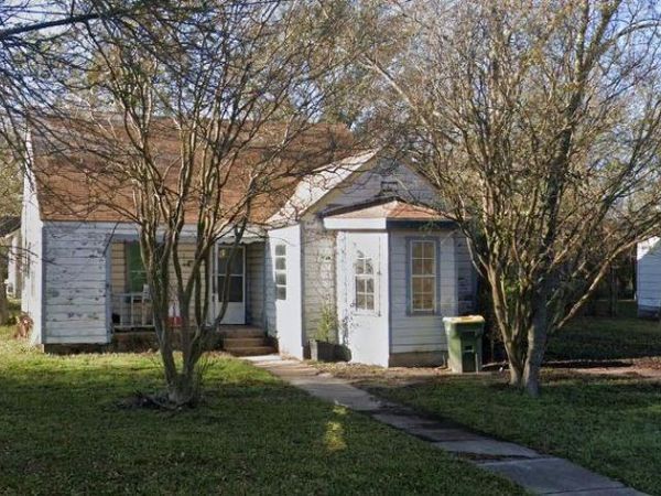 110 E Angeline Street, Groesbeck, TX 76642