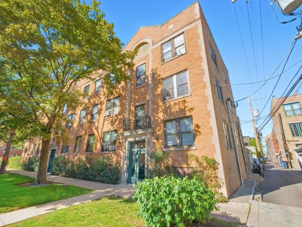 1014 W Barry Avenue, Unit 1, Chicago, IL 60657