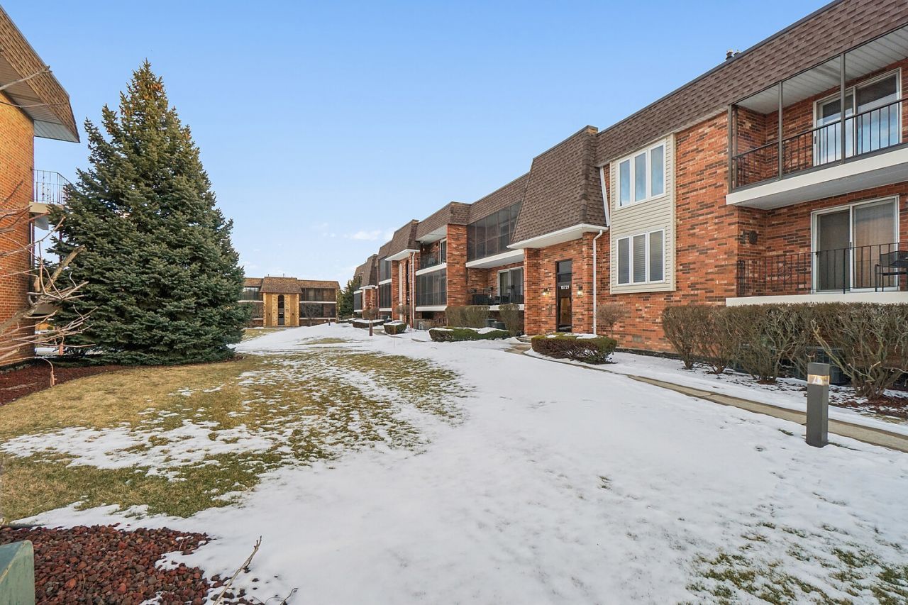 15725 Foxbend Court, Unit 1W, Orland Park, IL 60462 Main Photo