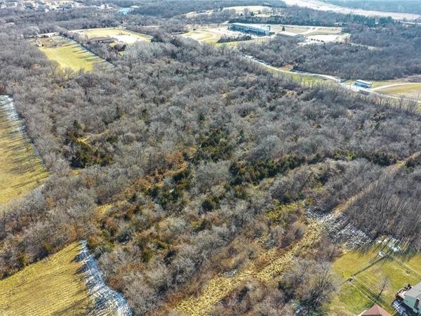 9721 Elm Avenue, Kansas City, MO 64134