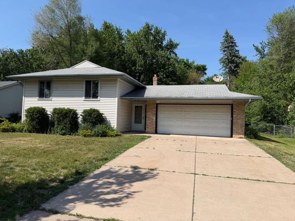 8640 Hillside Trail S, Cottage Grove, MN 55016