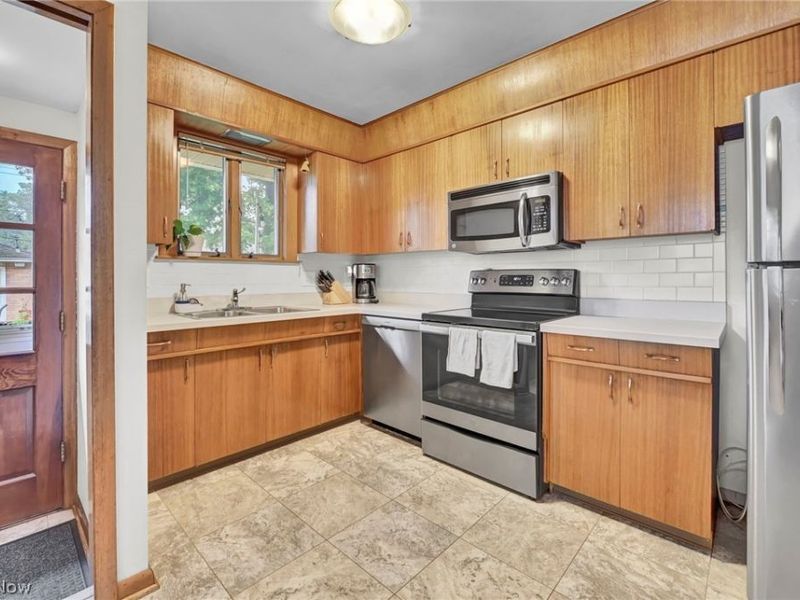 7329 Craigmere Drive, Middleburg Heights, OH 44130 Photo 14