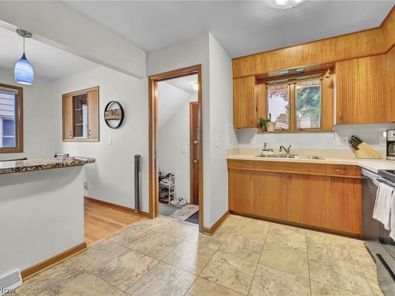 7329 Craigmere Drive, Middleburg Heights, OH 44130 Photo 16