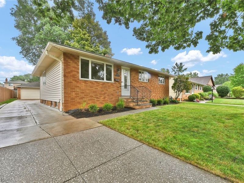 7329 Craigmere Drive, Middleburg Heights, OH 44130 Photo 2