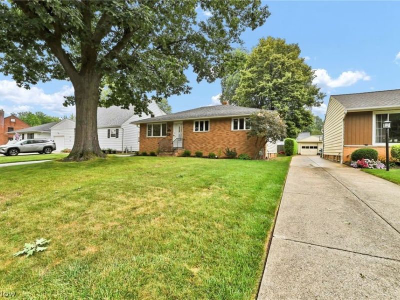 7329 Craigmere Drive, Middleburg Heights, OH 44130 Photo 4