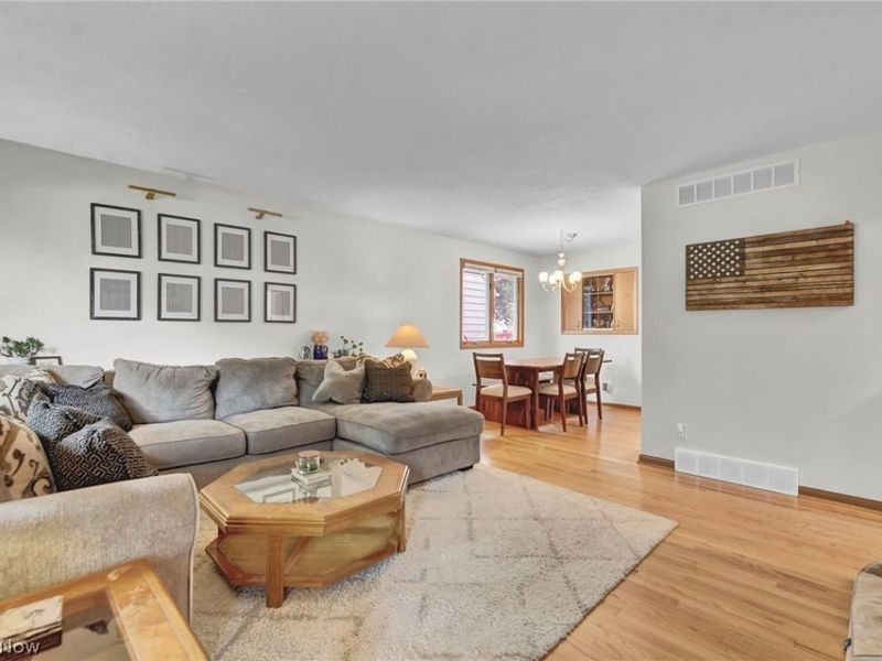 7329 Craigmere Drive, Middleburg Heights, OH 44130 Photo 5