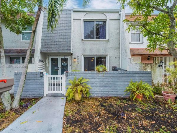 7345 NW 75th St, Tamarac, FL 33321