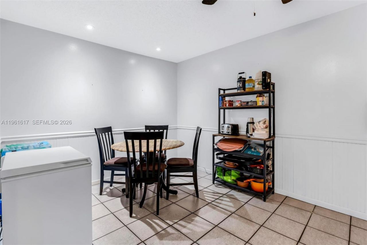 7345 NW 75th St, Tamarac, FL 33321 Photo