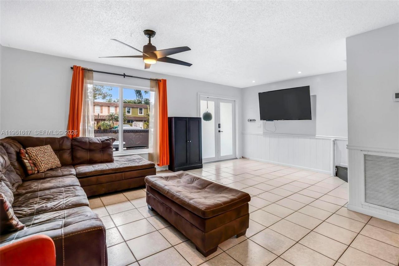 7345 NW 75th St, Tamarac, FL 33321 Photo