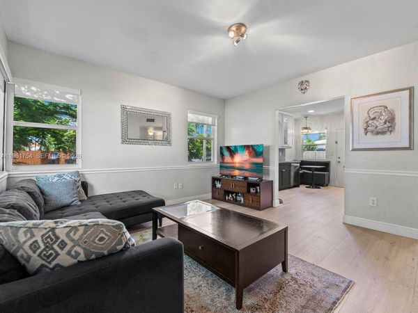 201 Flagler Dr, Miami Springs, FL 33166