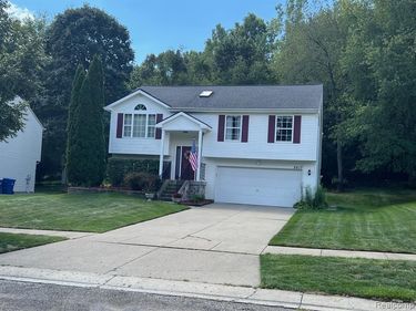 5617 Millpointe Drive, Waterford Twp, MI 48327