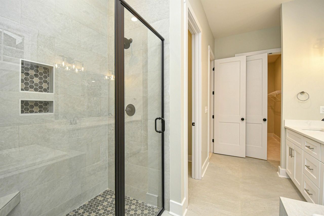 297 Waterfall Circle Photo 17