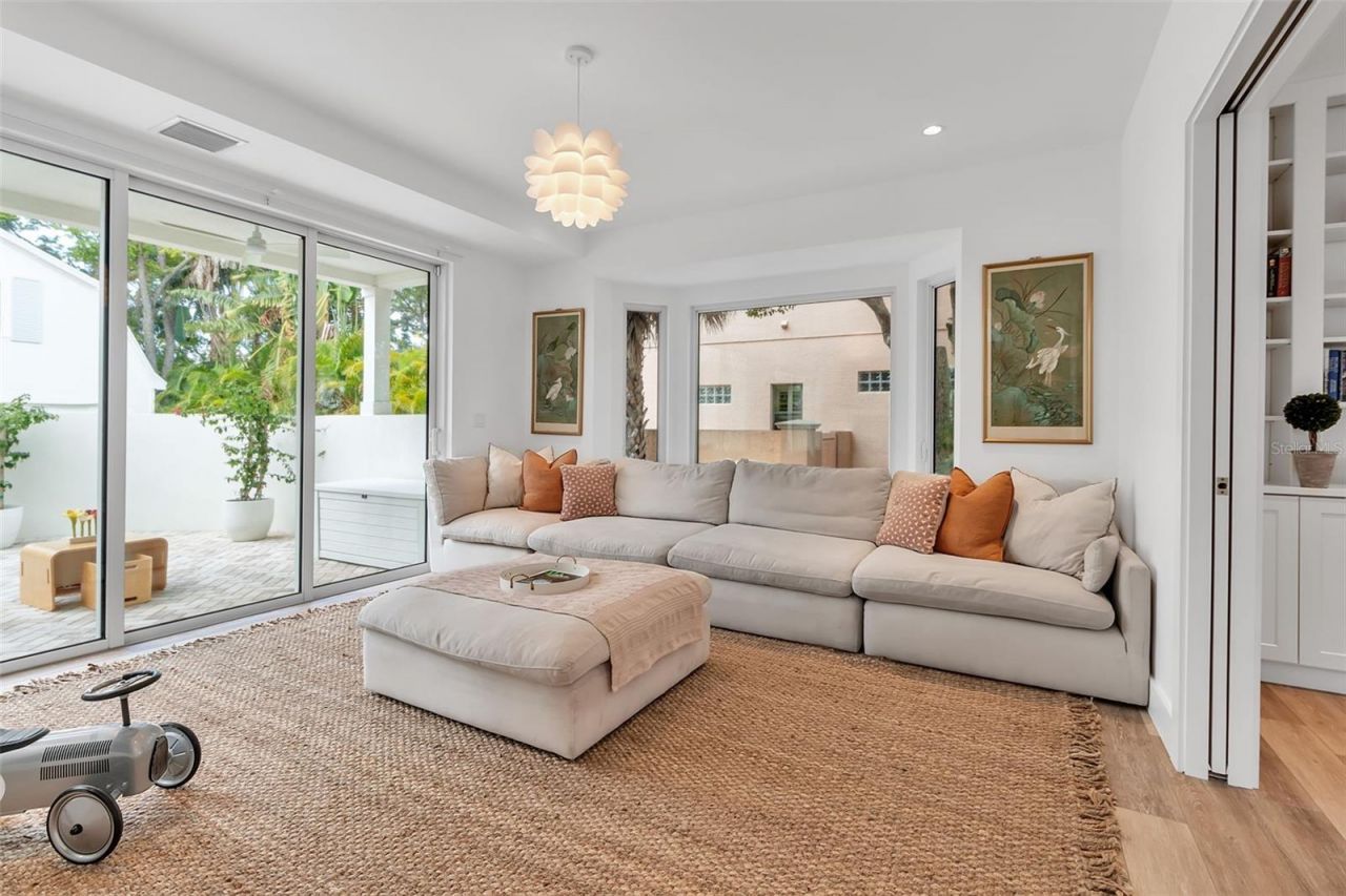 1642 Arlington Street, Sarasota, FL 34239 Photo