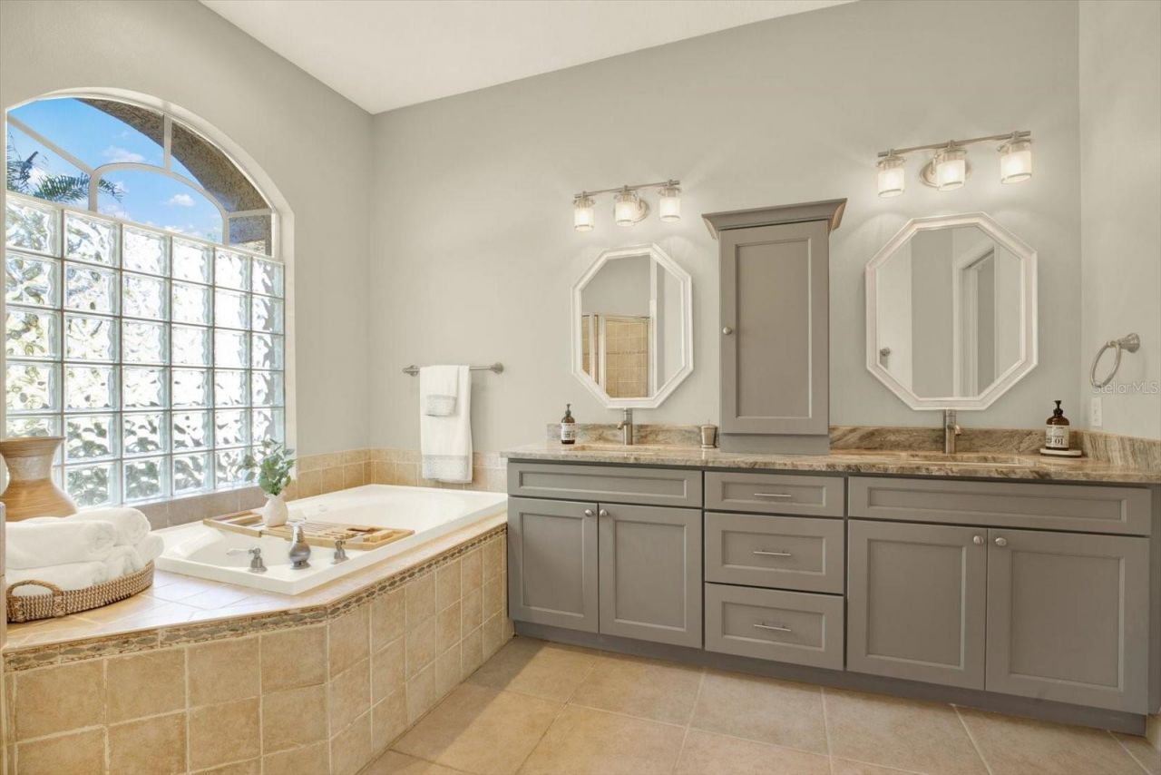 17217 Tiffany Shore Drive, Lutz, FL 33549 Photo