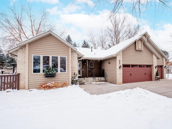 129 Hemlock Place, Vadnais Heights, MN 55127