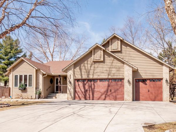 129 Hemlock Place, Vadnais Heights, MN 55127